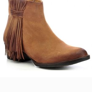 Circle G Distressed Shortie Leather Boots, Size 7.5